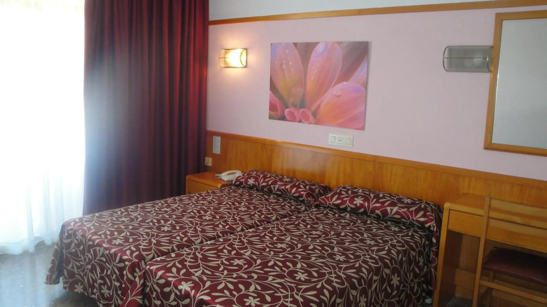Hotel Esplendid Бланес